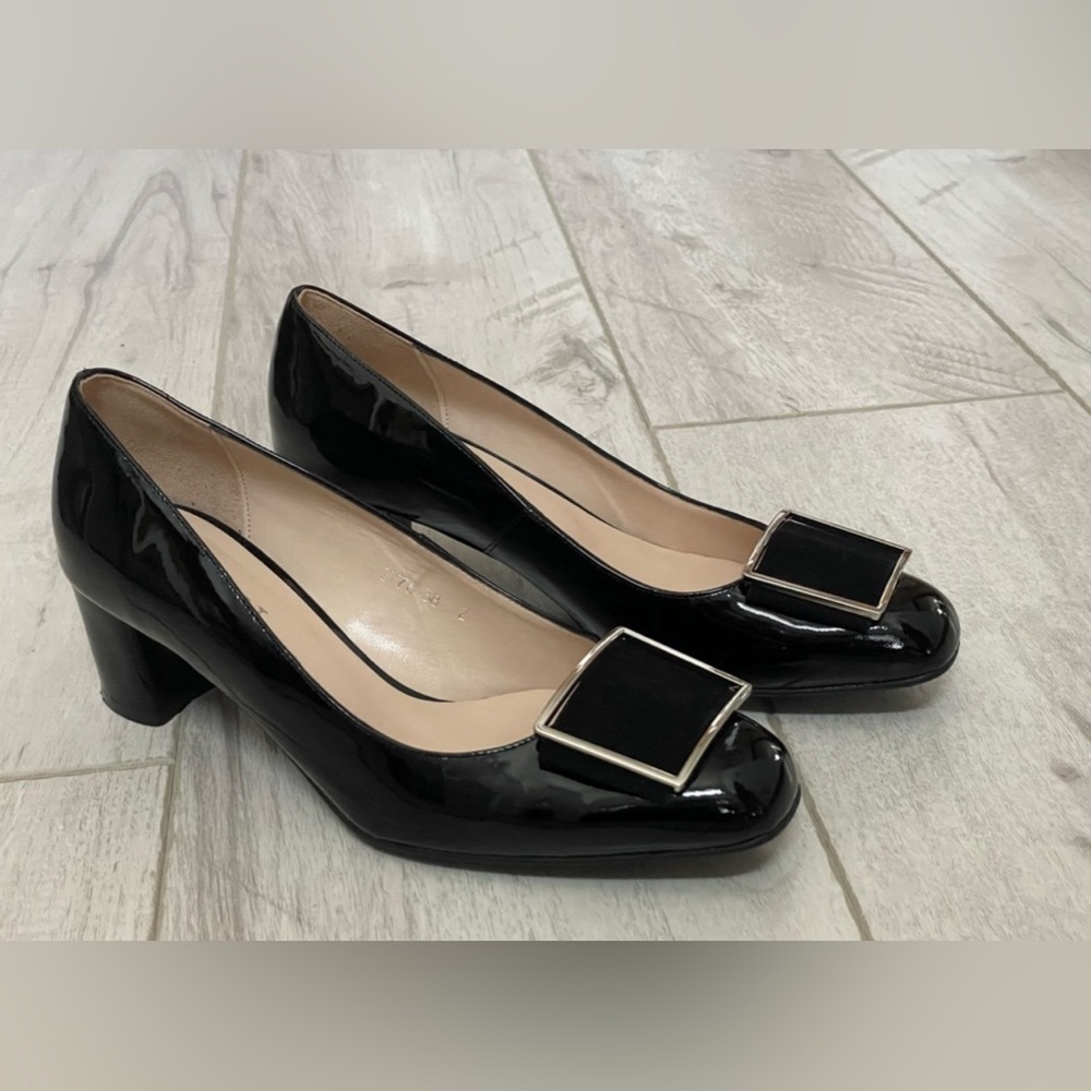 Dress shoes